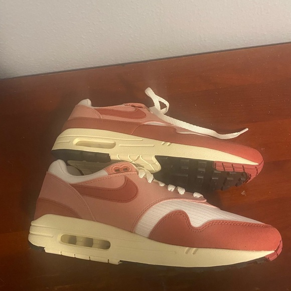 Nike Women's Athletic Shoes - Red and White Air Max 1 lady size 11 or men 9.5 - Picture 8 of 9